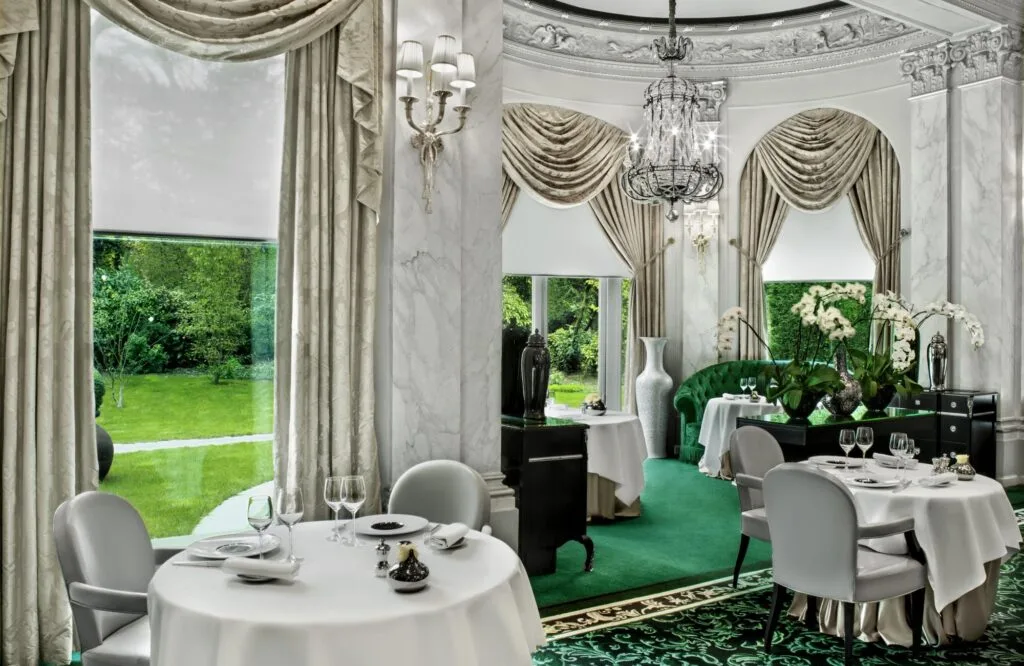 Le Pré Catelan 3 michelin stars restaurant in paris
