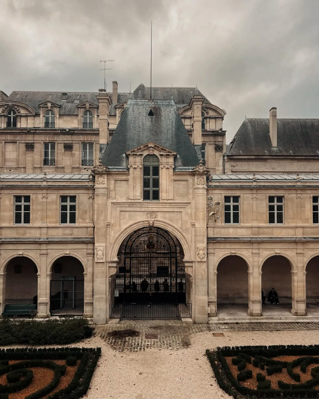 Paris Fashion Week Vadim Hedonist 00127