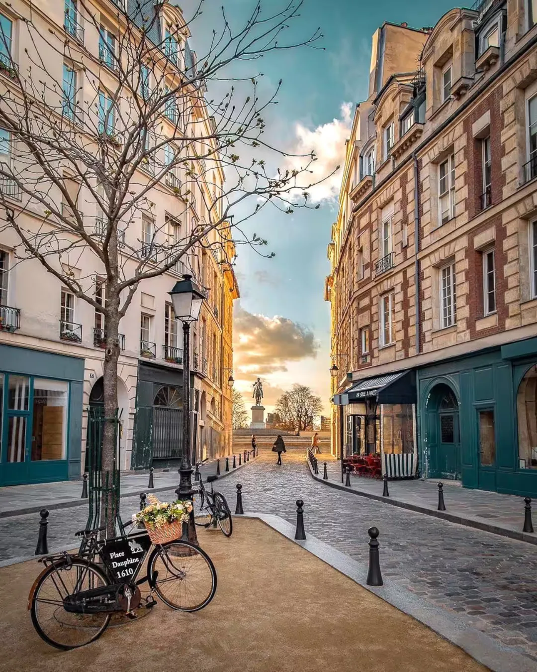 Paris walking tour Center Vadim Hedonist tour images00009