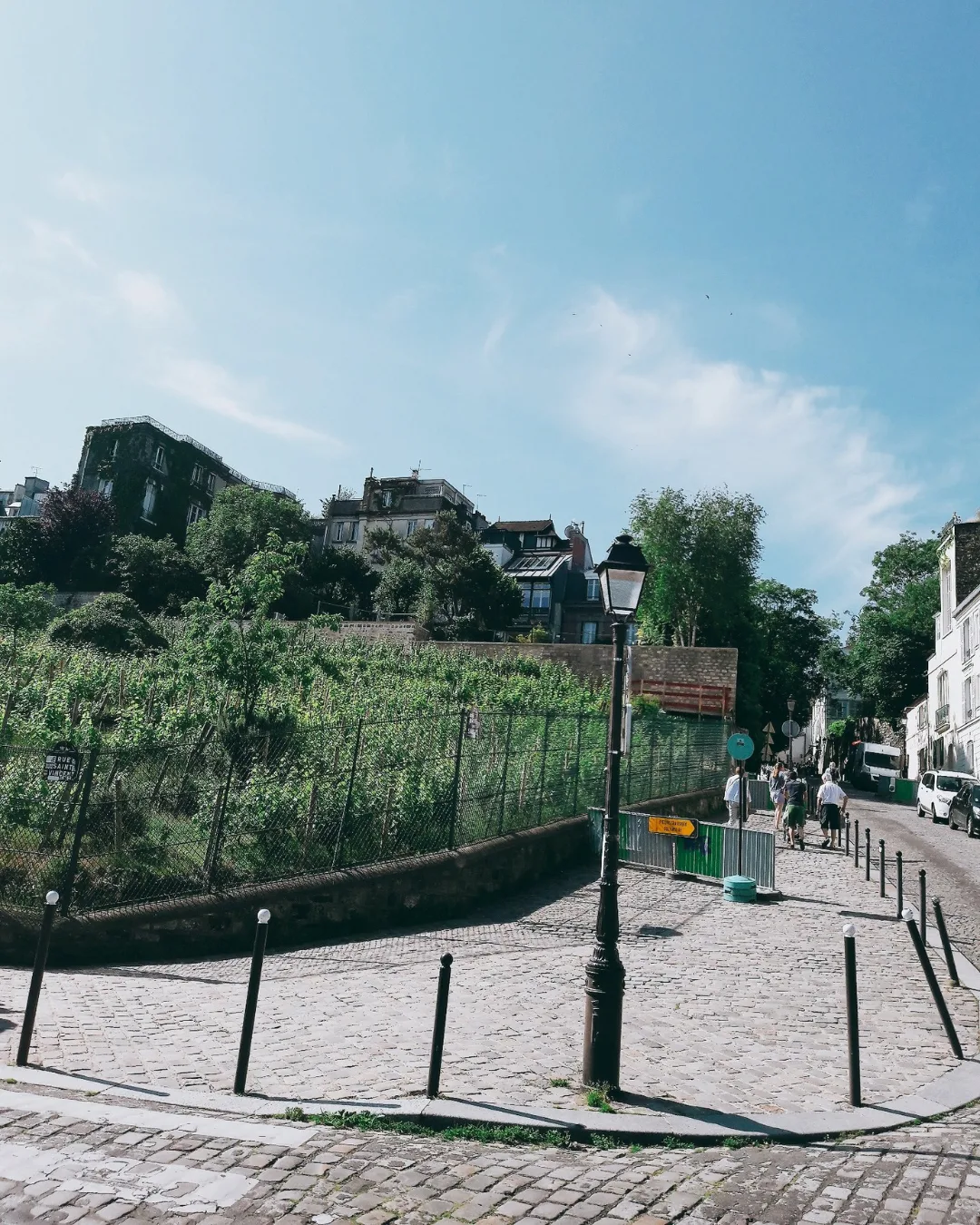 Paris walking tour Montmartre Vadim Hedonist tour clients images00007