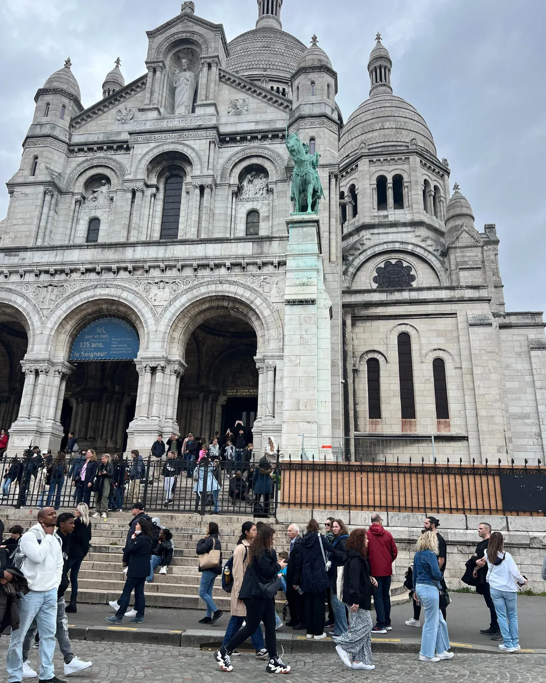 Paris walking tour Montmartre Vadim Hedonist tour clients images00010