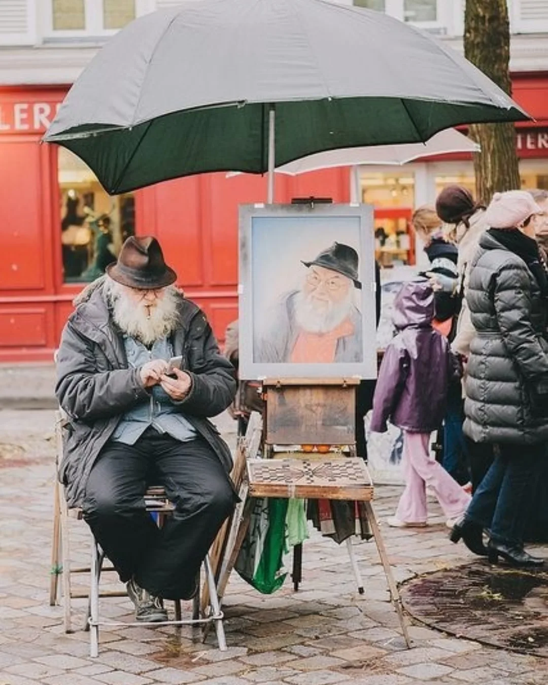 Paris walking tour Montmartre Vadim Hedonist tour images00005