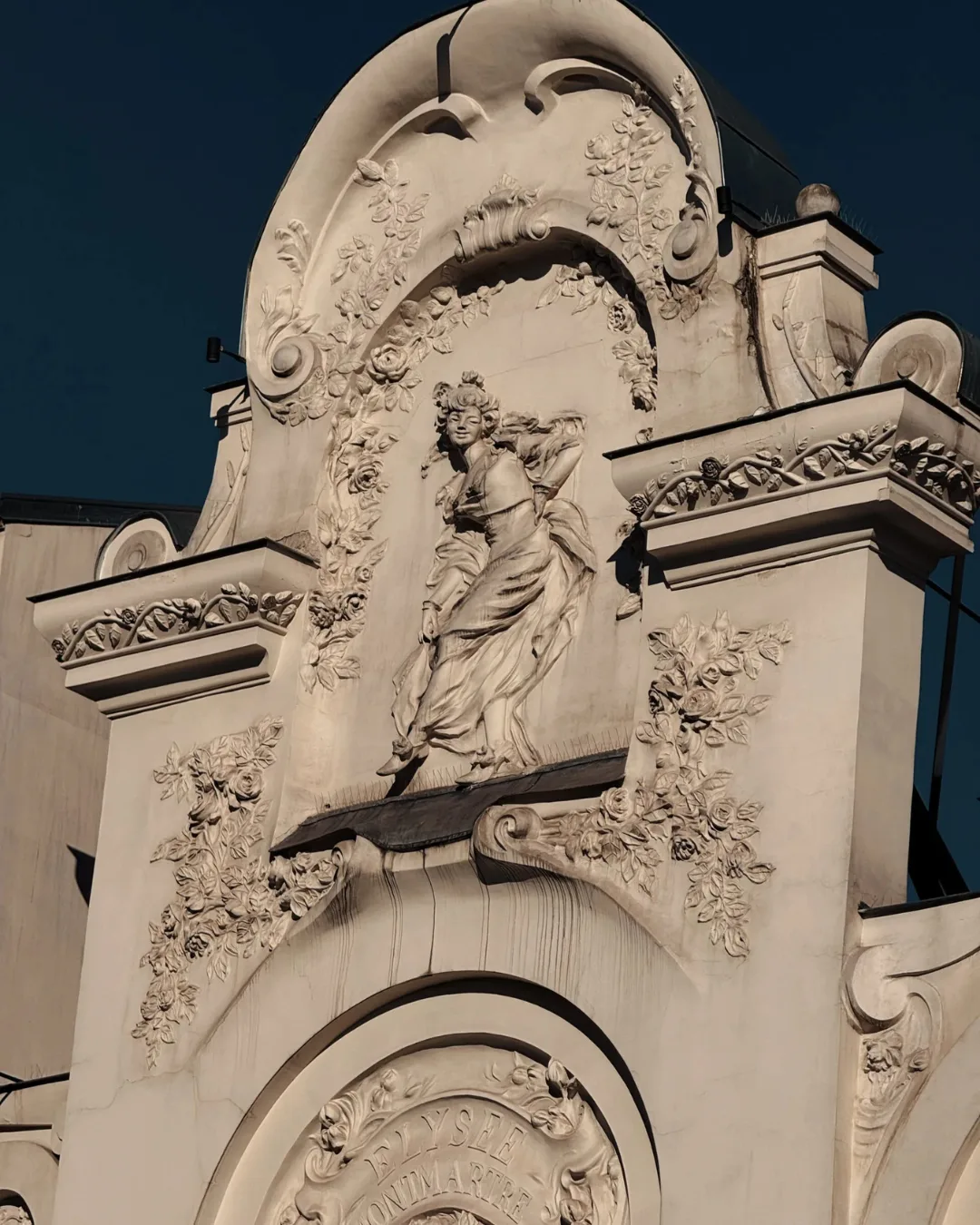 Paris walking tour Montmartre Vadim Hedonist tour images00022