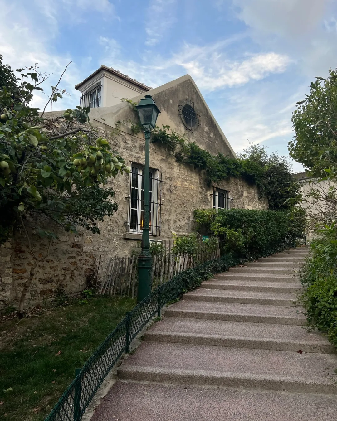 Paris walking tour Montmartre Vadim Hedonist tour images00025