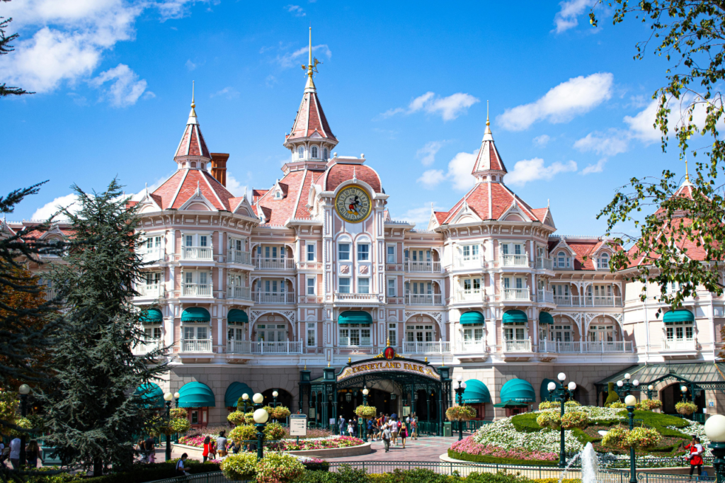 Disneyland Paris Hotel - Luxury Stay at the Park Entrance